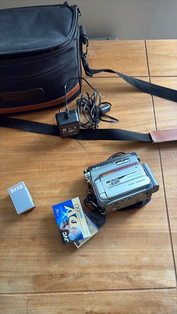 Jvc videocamera, JVC, 20x of meer, Ophalen of Verzenden, Zo goed als nieuw
