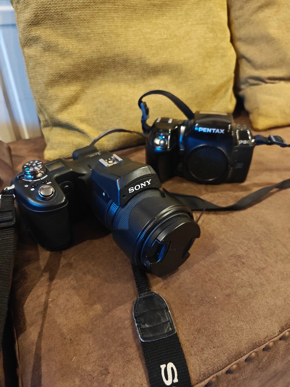 Sony en Pentax camera's - Set van twee digitale camera's, Audio, Tv en Foto, Gebruikt, Oplader, Ophalen of Verzenden, 4 t/m 7 keer