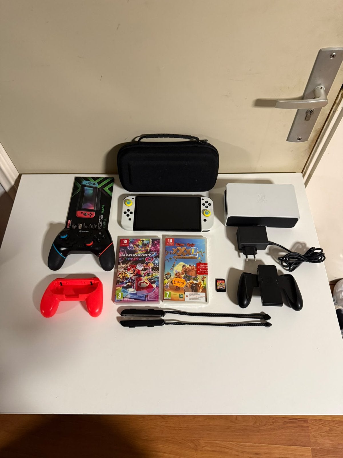 Nintendo Switch OLED + Mario Kart 8 Deluxe & Accessoires, Overige genres, Ophalen of Verzenden, Zo goed als nieuw, 3 spelers of meer
