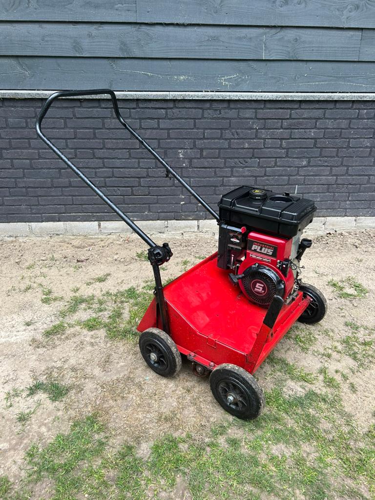 Verticuteermachine met Briggs and stratton 5 PK motor, Ophalen, Gebruikt, Benzine