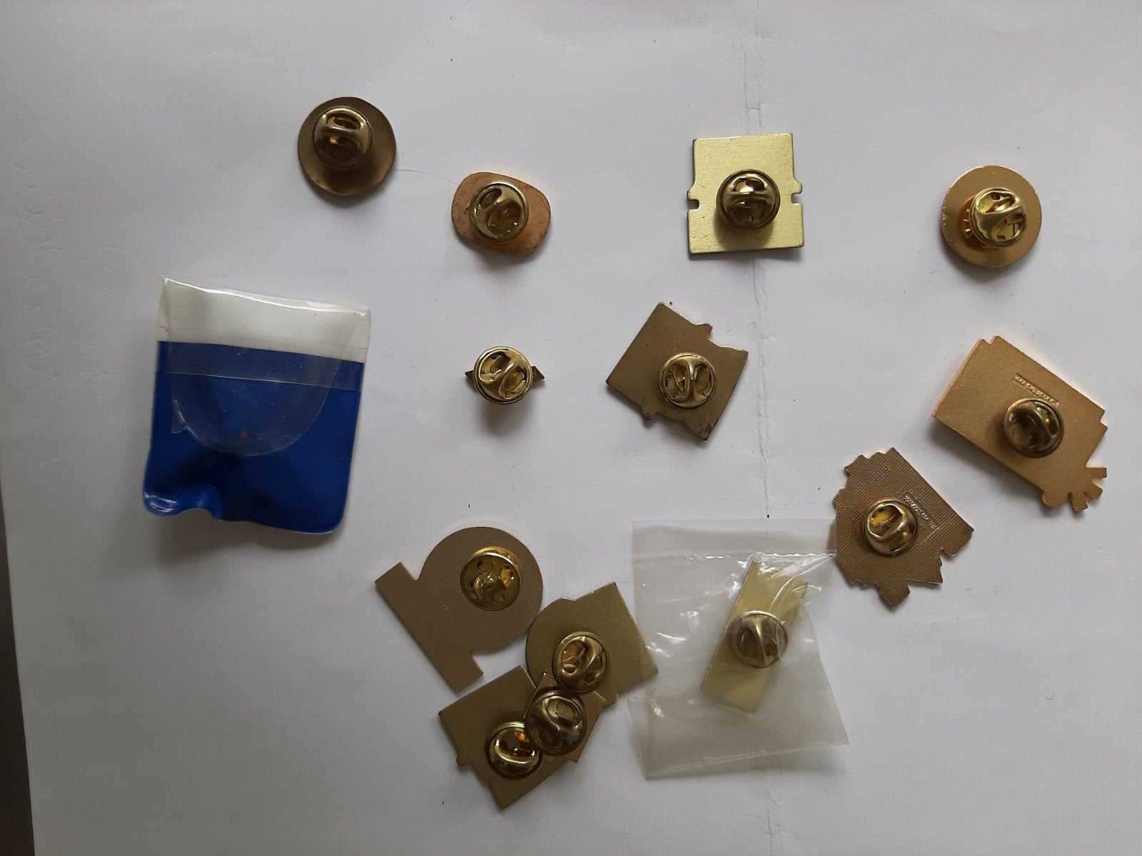 Verzameling van 14 diverse speldjes en pins, Ophalen of Verzenden, Gebruikt, Overige onderwerpen