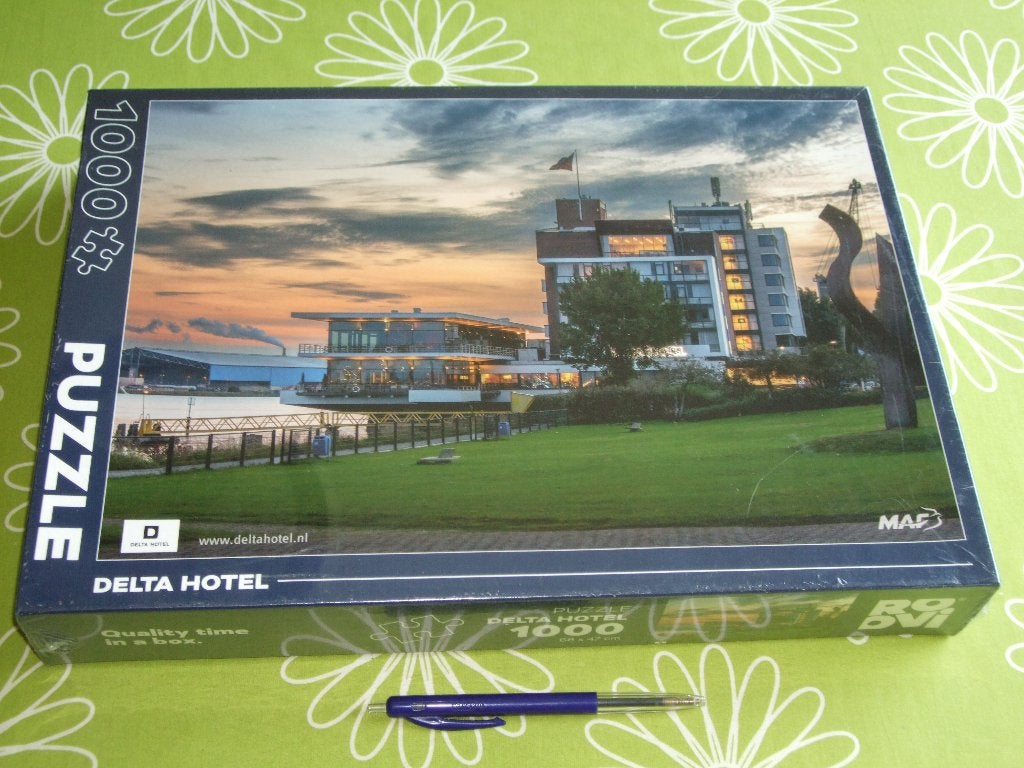 Nieuw in seal: Delta Hotel puzzel - 1000 st - met deukje, Ophalen of Verzenden, 500 t/m 1500 stukjes, Nieuw, Legpuzzel