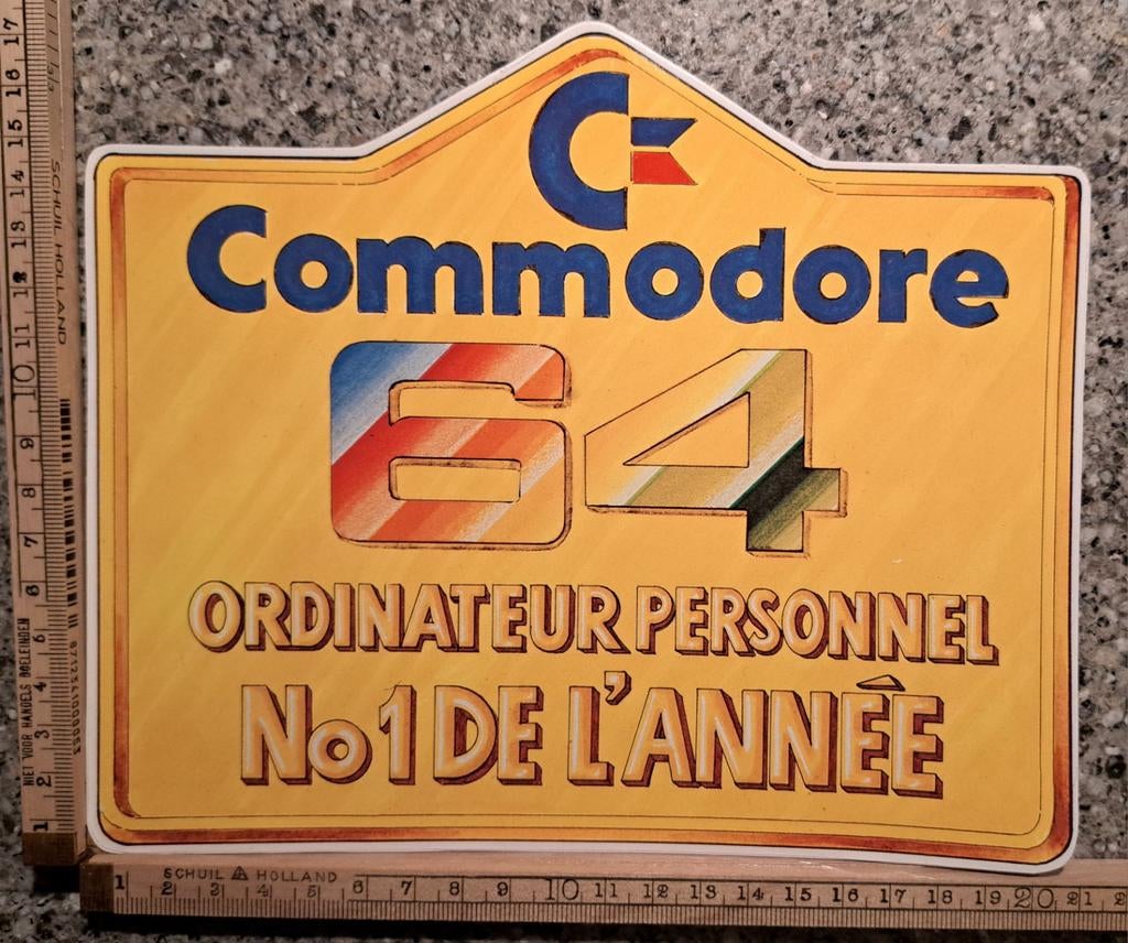 Grote Franse vintage sticker Commodore 64 spelcomputer, Verzamelen, Stickers, Zo goed als nieuw, Ophalen of Verzenden