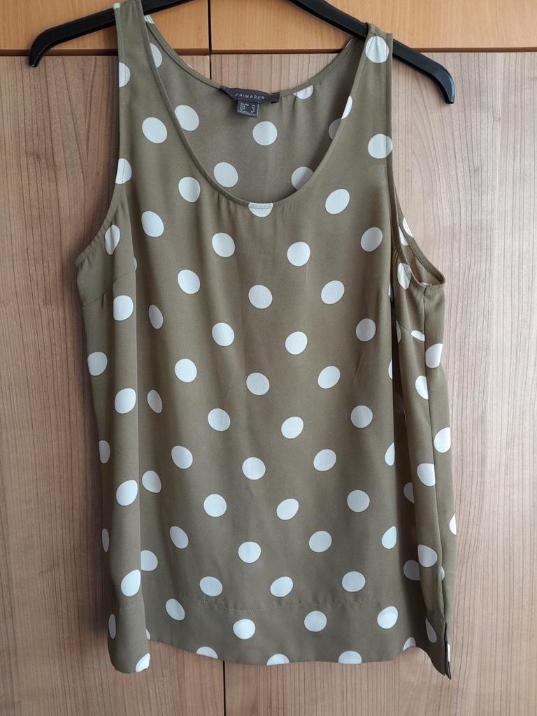 Leger groene met stippen luchtige top van Primark maat 38, Maat 38/40 (M), Primark, Ophalen of Verzenden, Zonder mouw