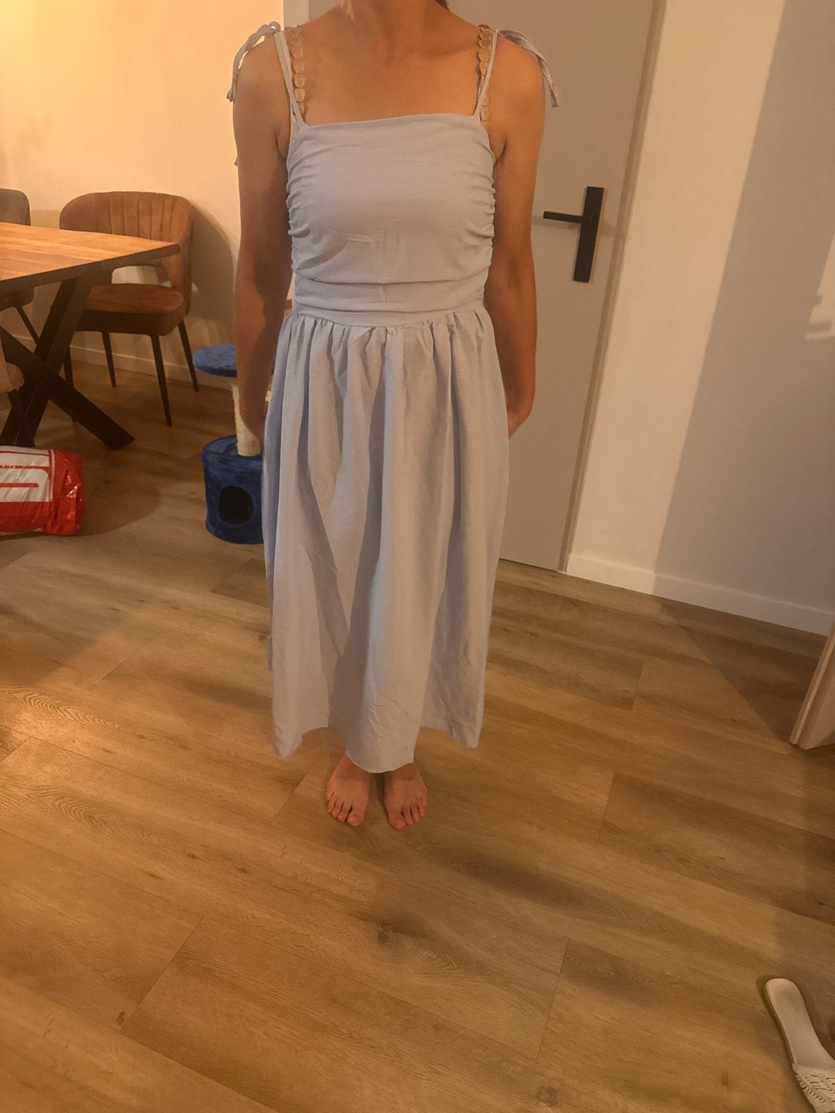 Lichtblauwe zomerjurk met spaghettibandjes, Blauw, Zo goed als nieuw, Onder de knie, Ophalen