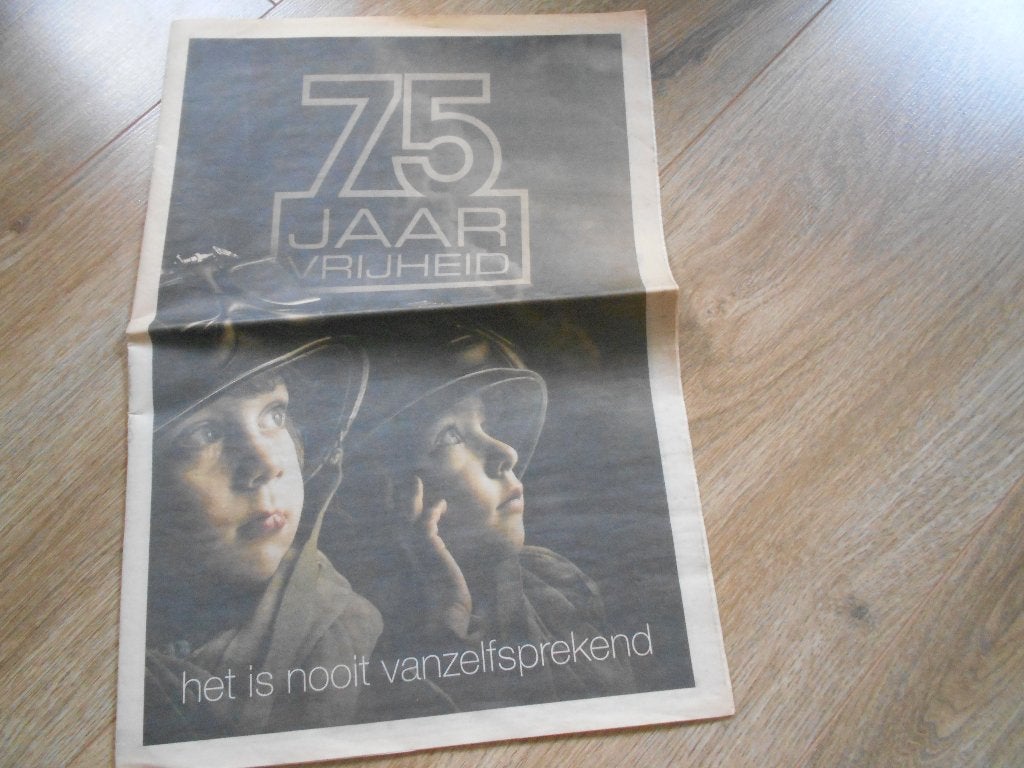 Krant 75 jaar vrijheid Het is nooit vanzelfsprekend, Boeken, Oorlog en Militair, Ophalen of Verzenden, Tweede Wereldoorlog, Zo goed als nieuw