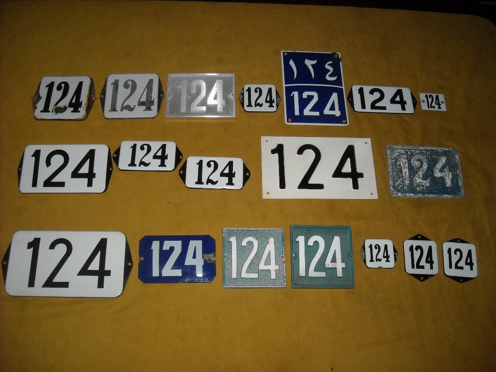 oud emaille huisnummer 124 ook 125 126 127 128 129 130 131 2, Antiek en Kunst, Ophalen of Verzenden