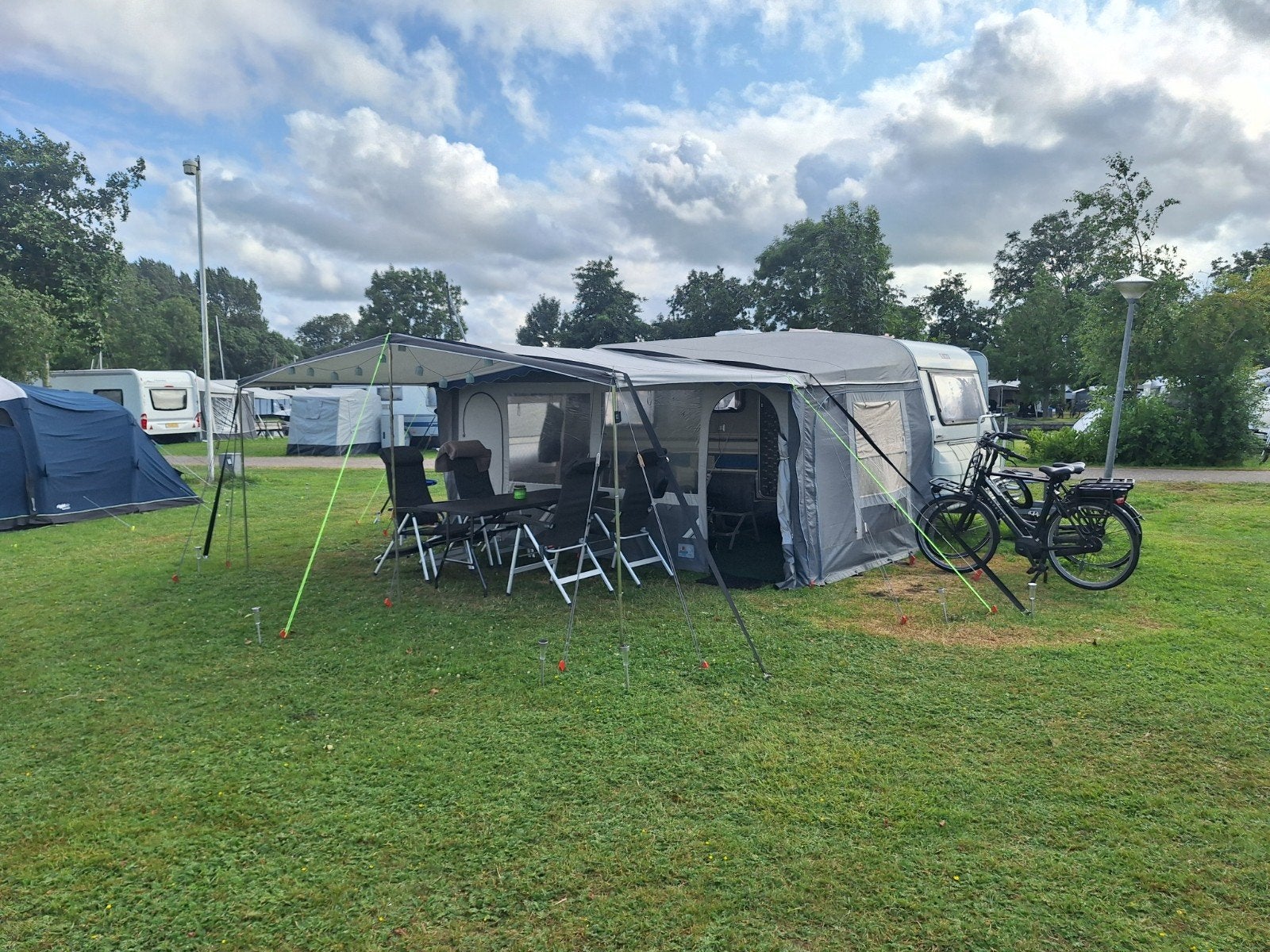 wilk de luxe 450, Caravans en Kamperen, Caravans, Luifel, 4 tot 5 meter, Wilk, Tot en met 4