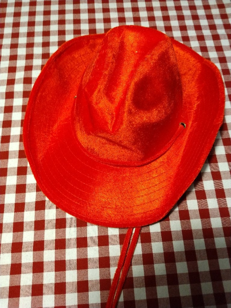 Rode cowboyhoed en een zwarte hoed. Eur 7,50 per stuk bek, Ophalen of Verzenden, Nieuw, Carnaval, Accessoires