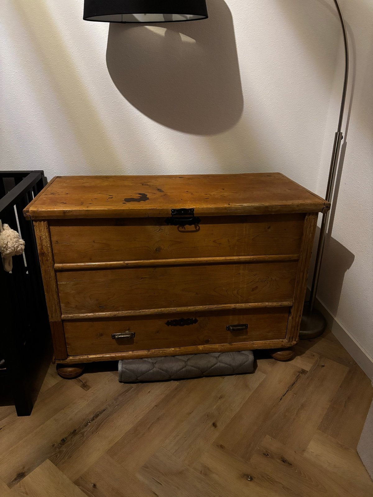 Antieke houten kist met lades, Ophalen