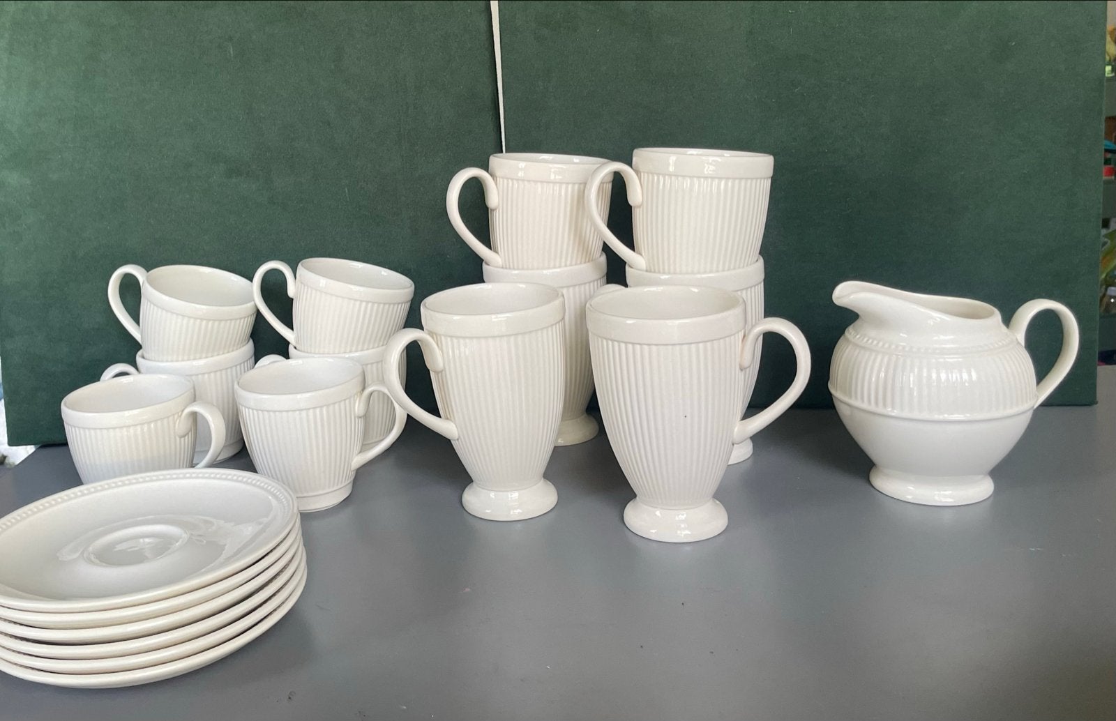 Wedgwood koffie kopjes, schaaltjes en melkkannetje, Ophalen, Gebruikt, Klassiek, Kop(pen) en/of Schotel(s)