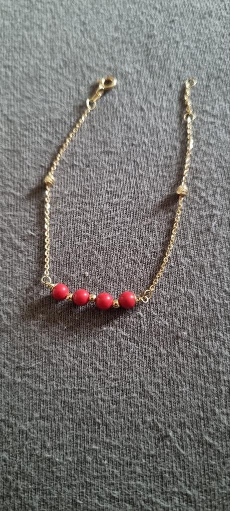 Elegante 18 Karaat Gouden Bloedkoraal Armband, Met bedels of kralen, Ophalen of Verzenden, Zo goed als nieuw, Goud