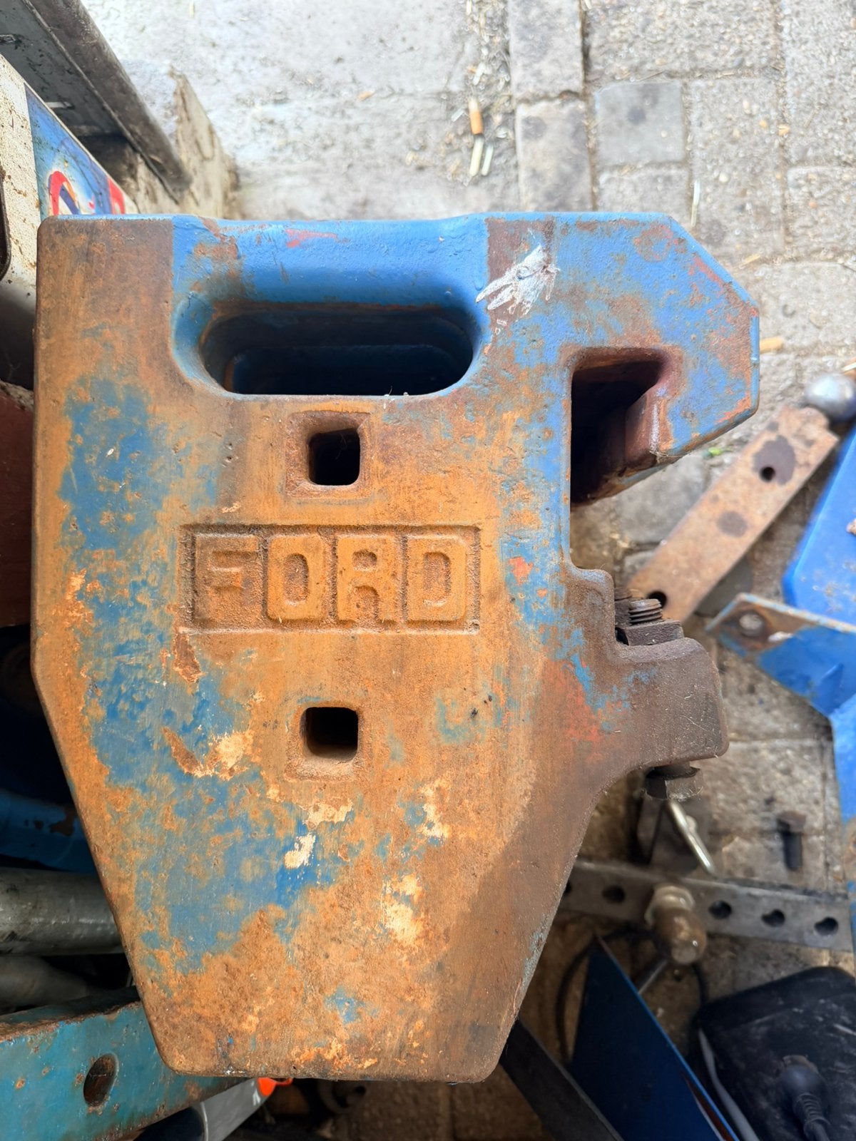 Ford frontgewichten jerrycan 33kg, Zakelijke goederen, Agrarisch | Onderdelen | Banden, Velgen en Assen, Ophalen of Verzenden