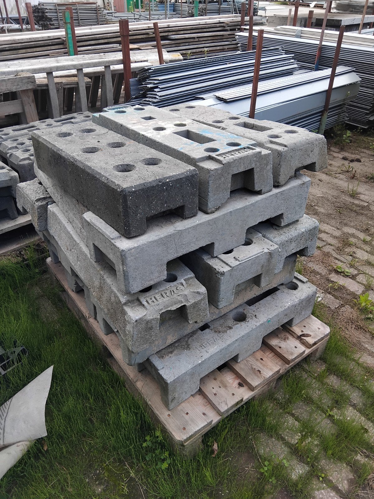 Diverse voeten voor bouwhekken (rubber en beton), Ophalen, Gebruikt, Overige typen, Onbekend