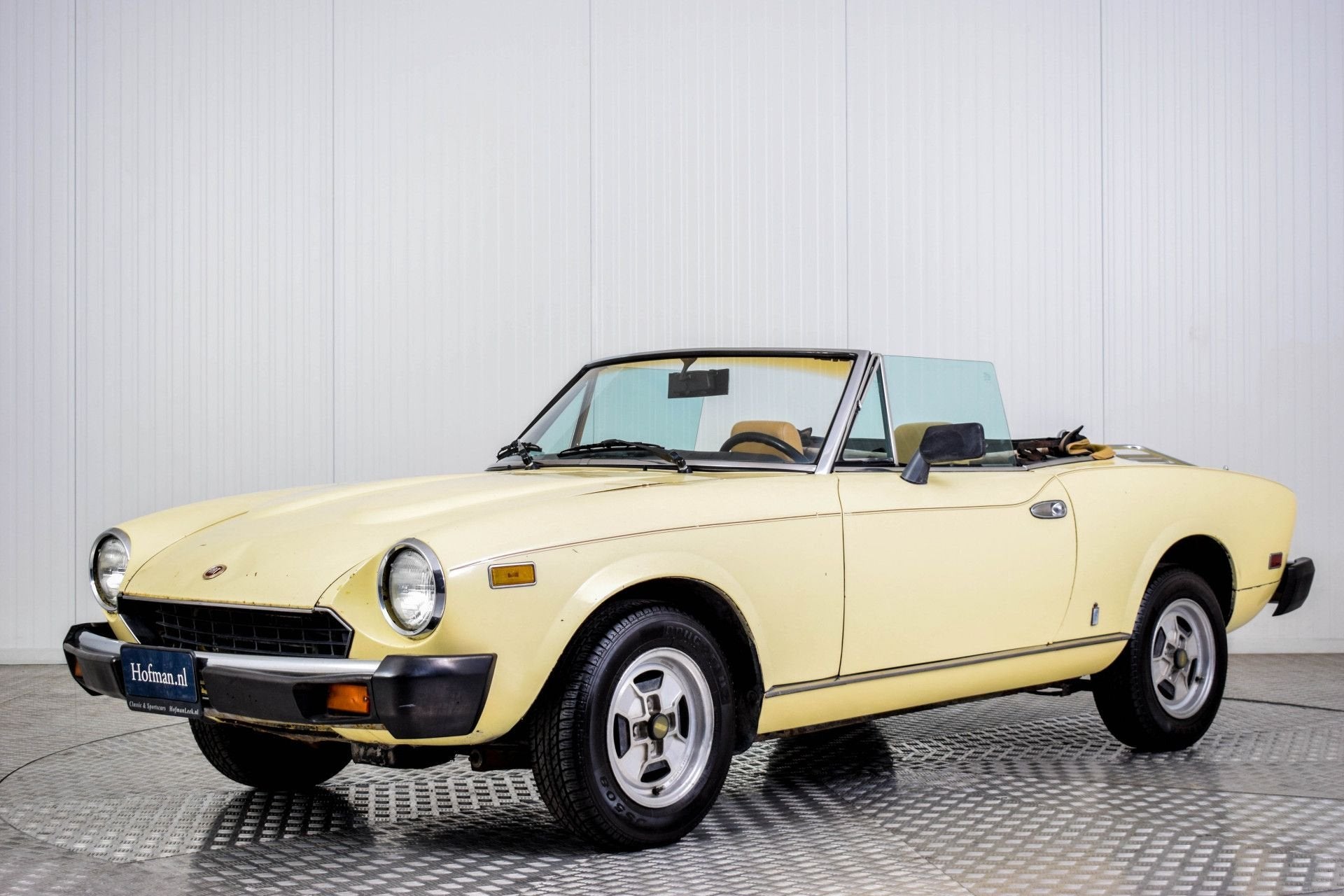 Fiat 124 Spider 2000 Injection (bj 1980), 4 cilinders, Cabriolet, Beige, Leder
