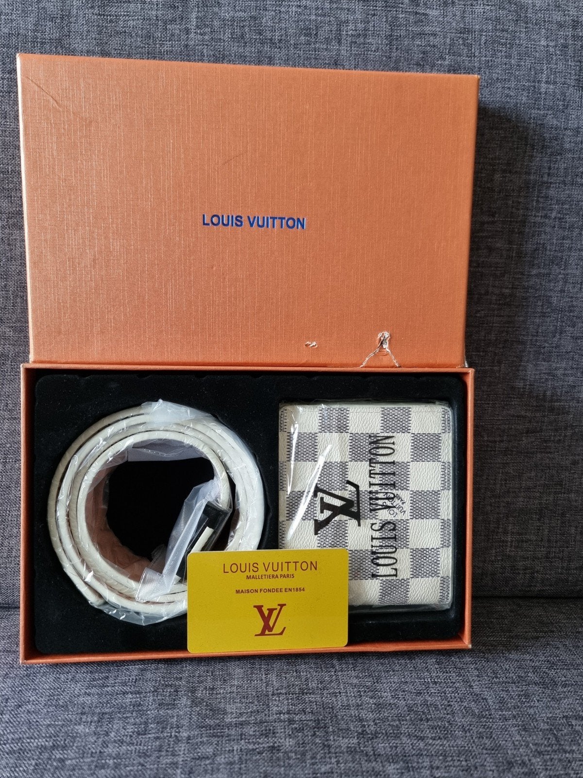 Louis Vuitton Riem & Portemonnee Set - Nieuw, Ophalen, Wit, Nieuw, 105 tot 115 cm