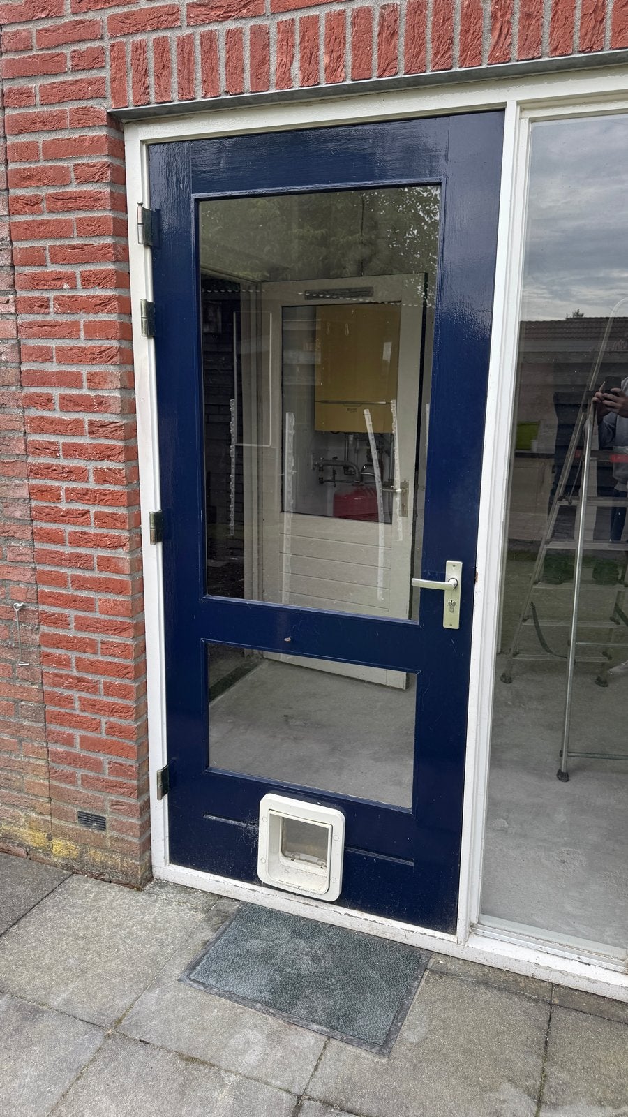 Hardhouten achterdeur incl. kattenluik, Doe-het-zelf en Verbouw, Ophalen, Gebruikt, 80 tot 100 cm, Buitendeur