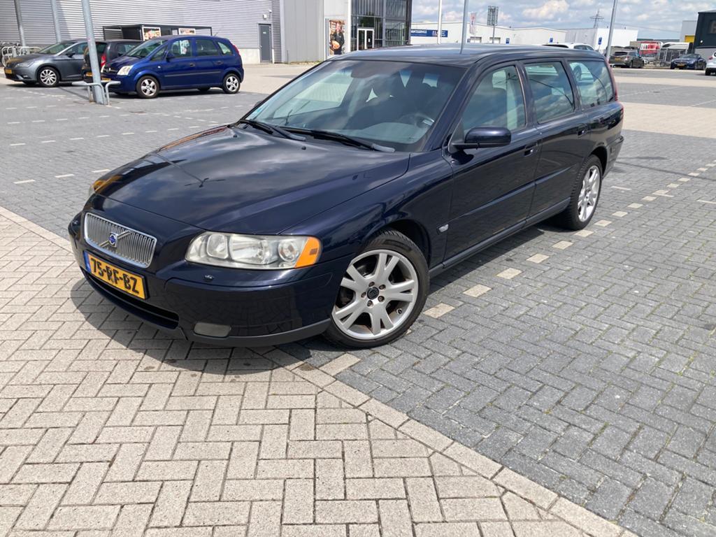 Volvo V70 LPG 2.4 170PK 2005 Blauw, carkit,+ set zomerbanden, Auto's, Voorwielaandrijving, 1800 kg, Zwart, Blauw