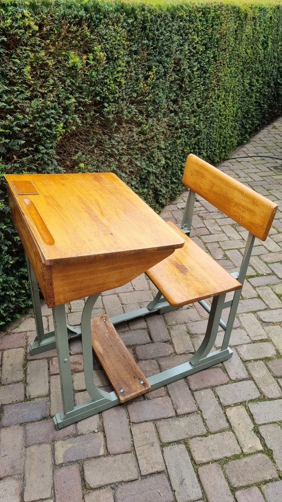 Vintage schoolbankje / lessenaar, Ophalen