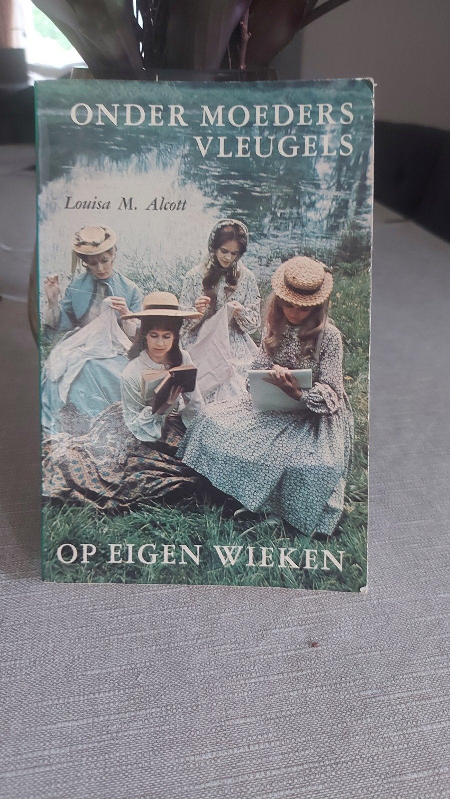 Onder Moeders Vleugels - Louisa M. Alcott, Ophalen of Verzenden, Gelezen, Louisa M. Alcott, Nederland