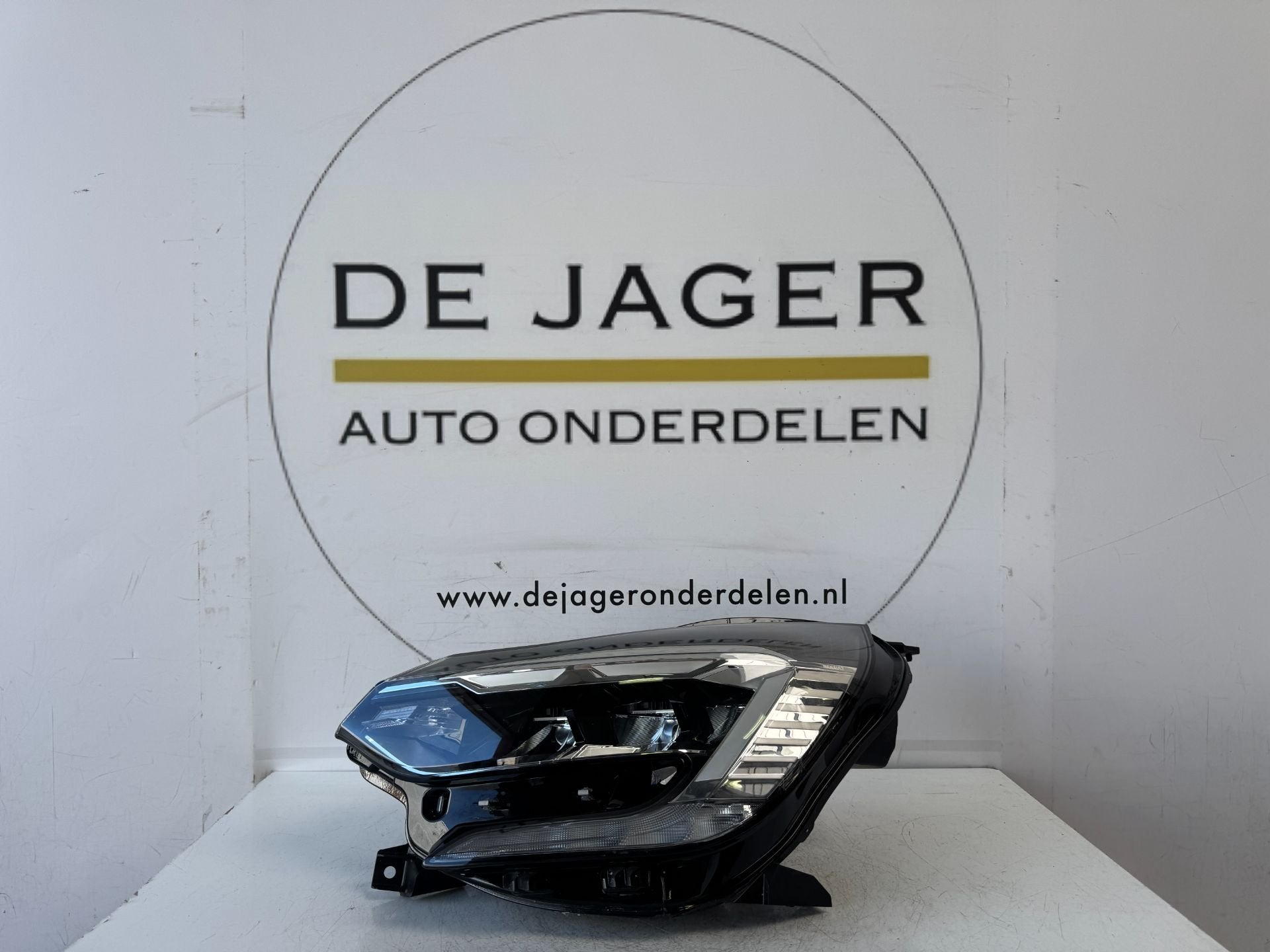 RENAULT CAPTUR II KOPLAMP LED PURE VISION 260608054R LINKS, Renault Group, Gebruikt, Contact.group@renault.com, Renault