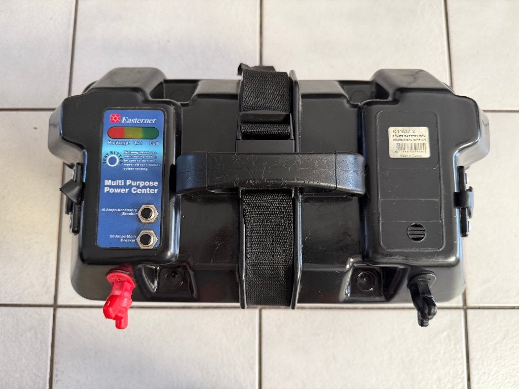 ZGAN ! Easterner Power Center 50A zekering 12 Volt, Ophalen of Verzenden, Zo goed als nieuw, Motor en Techniek