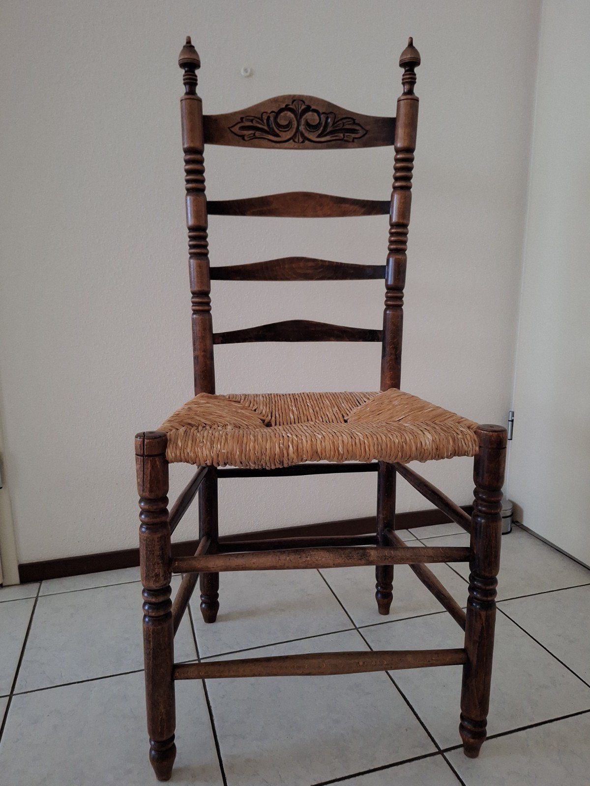 Antieke houten stoel / kerkstoel met rieten zitting, Antiek en Kunst, Ophalen