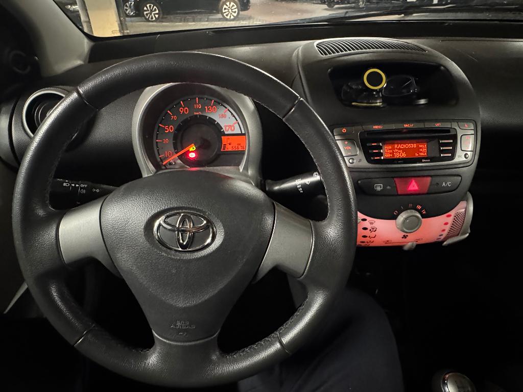 Toyota Aygo 1.0 12V Vvt-i 5DRS 2012 Wit, Voorwielaandrijving, Euro 6, 4 stoelen, Origineel Nederlands