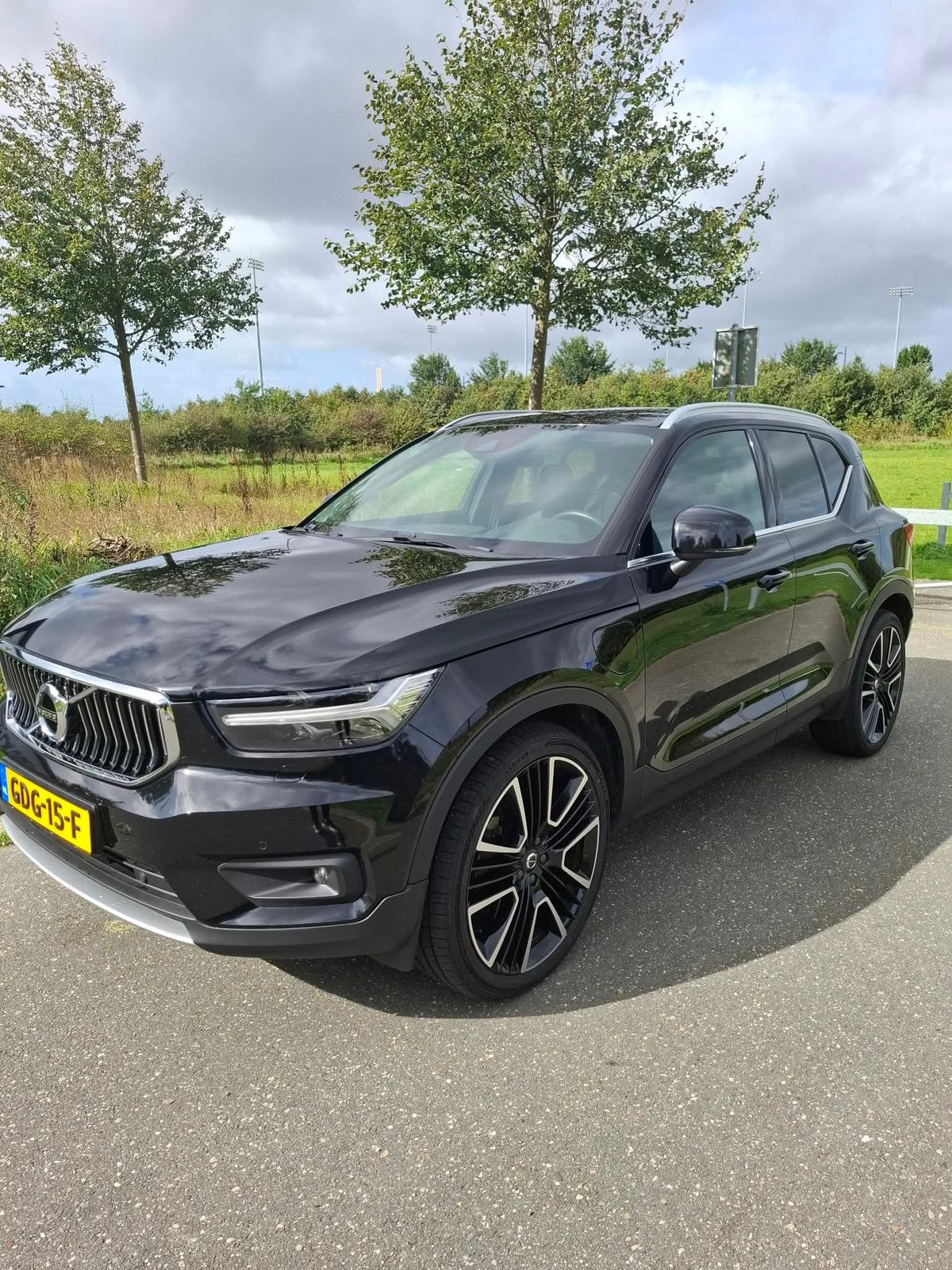 Volvo XC40 T4 Recharge 211pk | Pilot Assist | H/K | Leder, 1800 kg, 1712 kg, 129 pk, Zwart