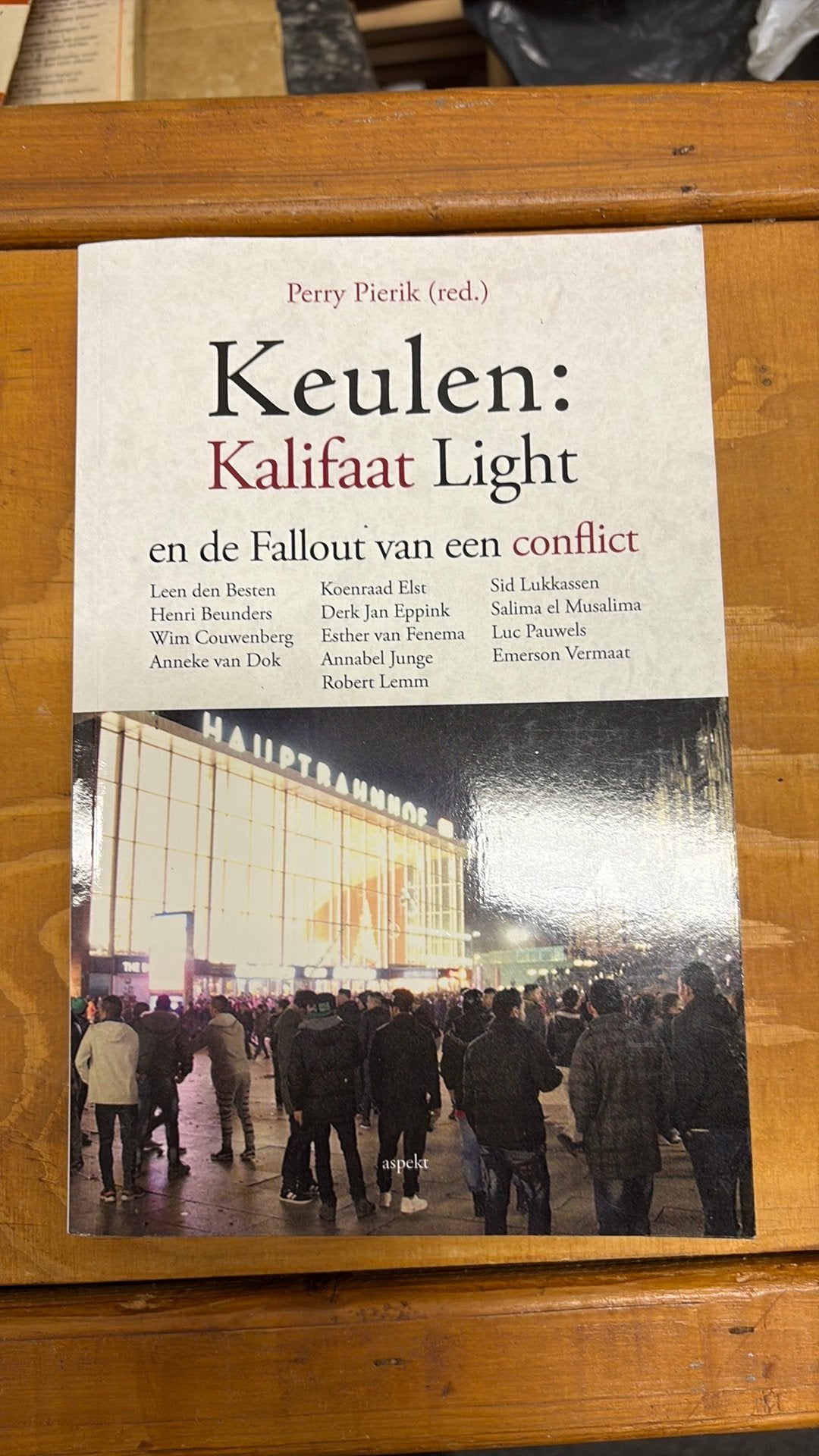 Keulen: kalifaat light en de fallout van een conflict, Ophalen of Verzenden, Zo goed als nieuw