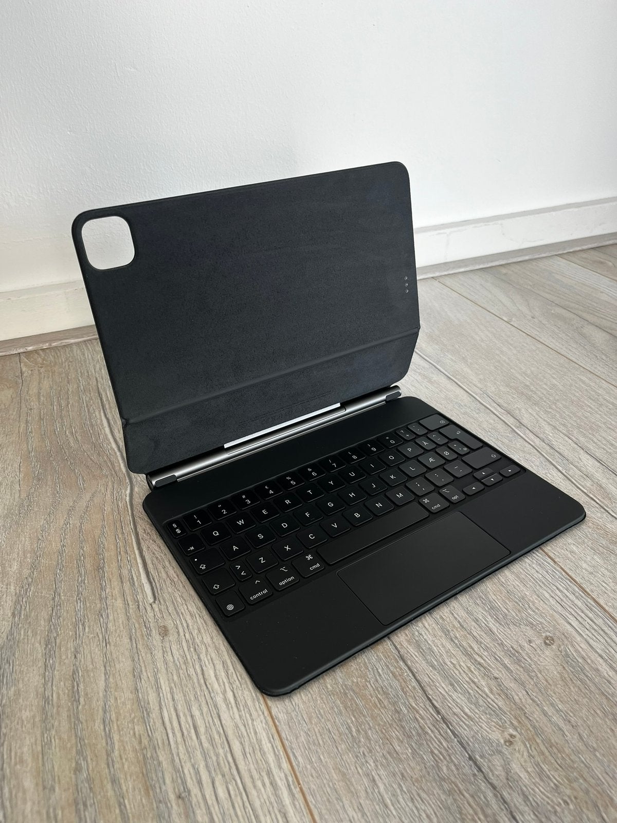 Apple Magic Keyboard, Ophalen of Verzenden, Zo goed als nieuw, 11 inch, Bescherming voor- en achterkant
