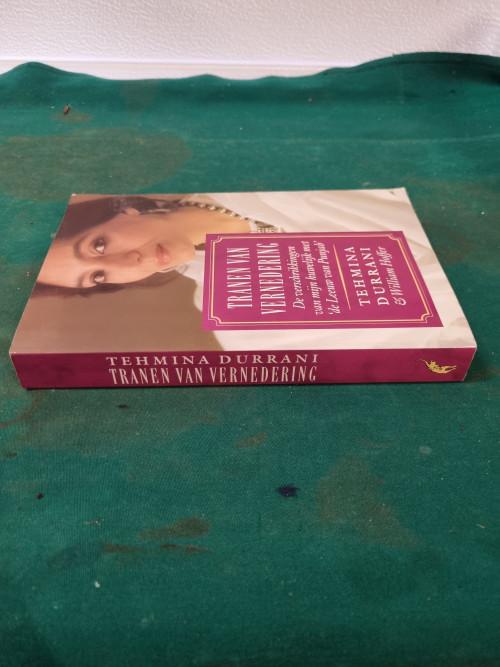 boek tranen van vernedering tehmina durrani, Ophalen of Verzenden