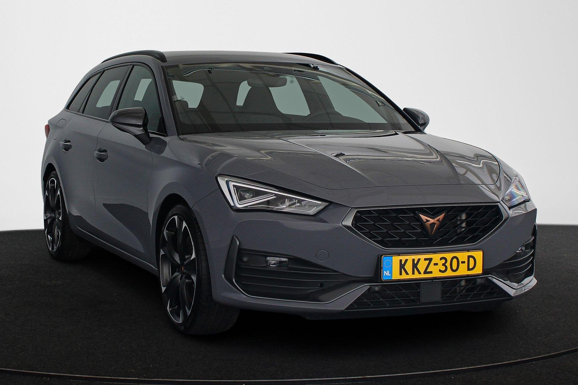 CUPRA Leon Sportstourer 1.4 e-Hybrid VZ Performance 245PK Me, Auto's, Gebruikt, Leon, Hybride Elektrisch/Benzine, 1500 kg