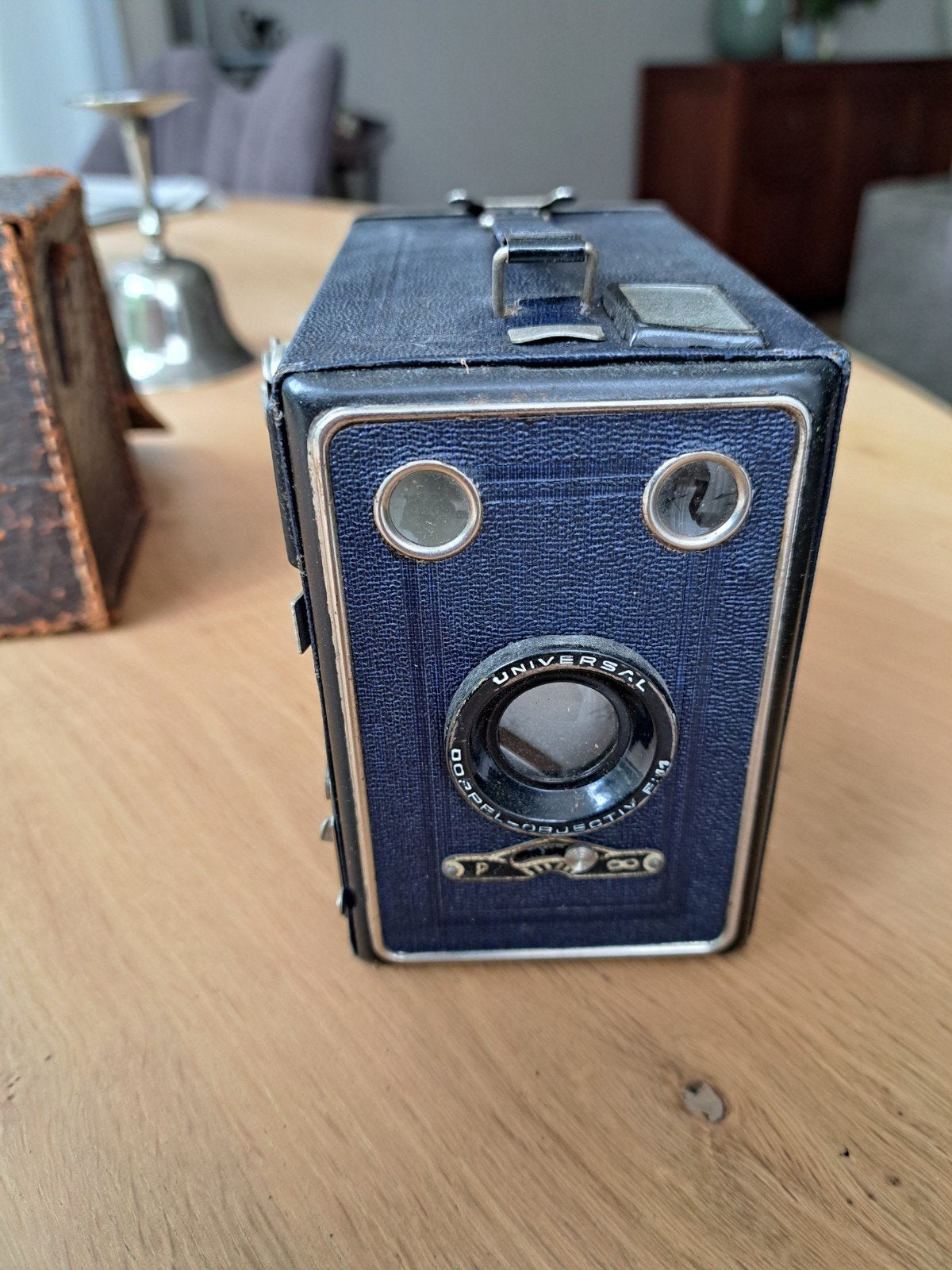 Vintage Universal Box Camera met Leren Tas, Audio, Tv en Foto, Fotocamera's Analoog, Ophalen of Verzenden, Gebruikt, Compact, Overige Merken