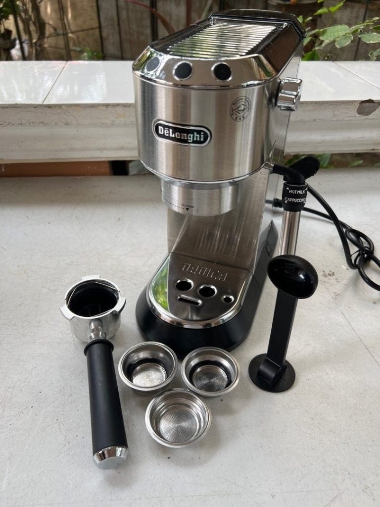 Delonghi Dedica Espressomachine / Koffiemachine +Accessoires, Ophalen, Gebruikt, Koffiemachine