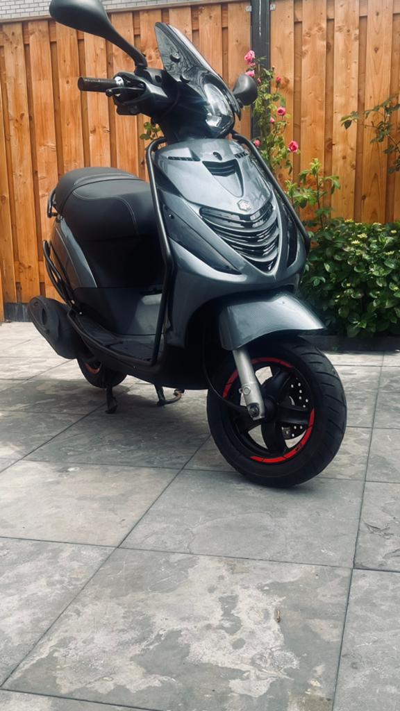 Te koop piaggio zip 2016 snor ( blauw plaat) carbon look, O, O, Piaggio, Zip