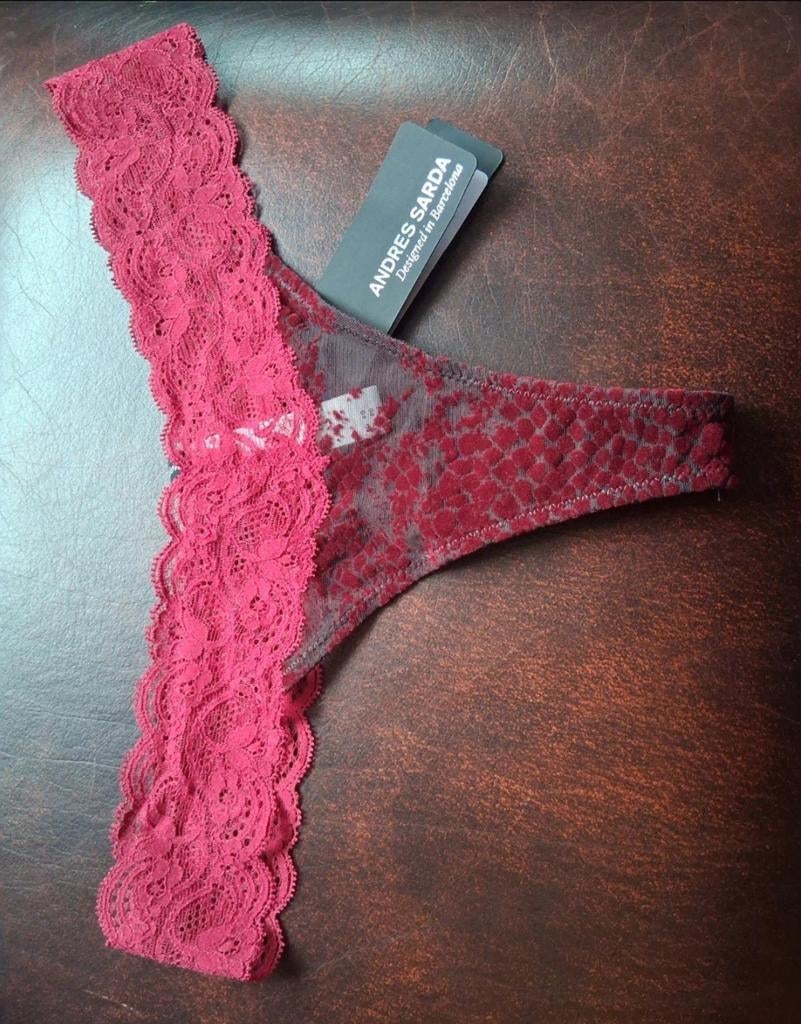 Andres Sarda String - Bordeaux Rood Kant (40), Kleding | Dames, Andres Sarda, Ophalen of Verzenden, Rood, String