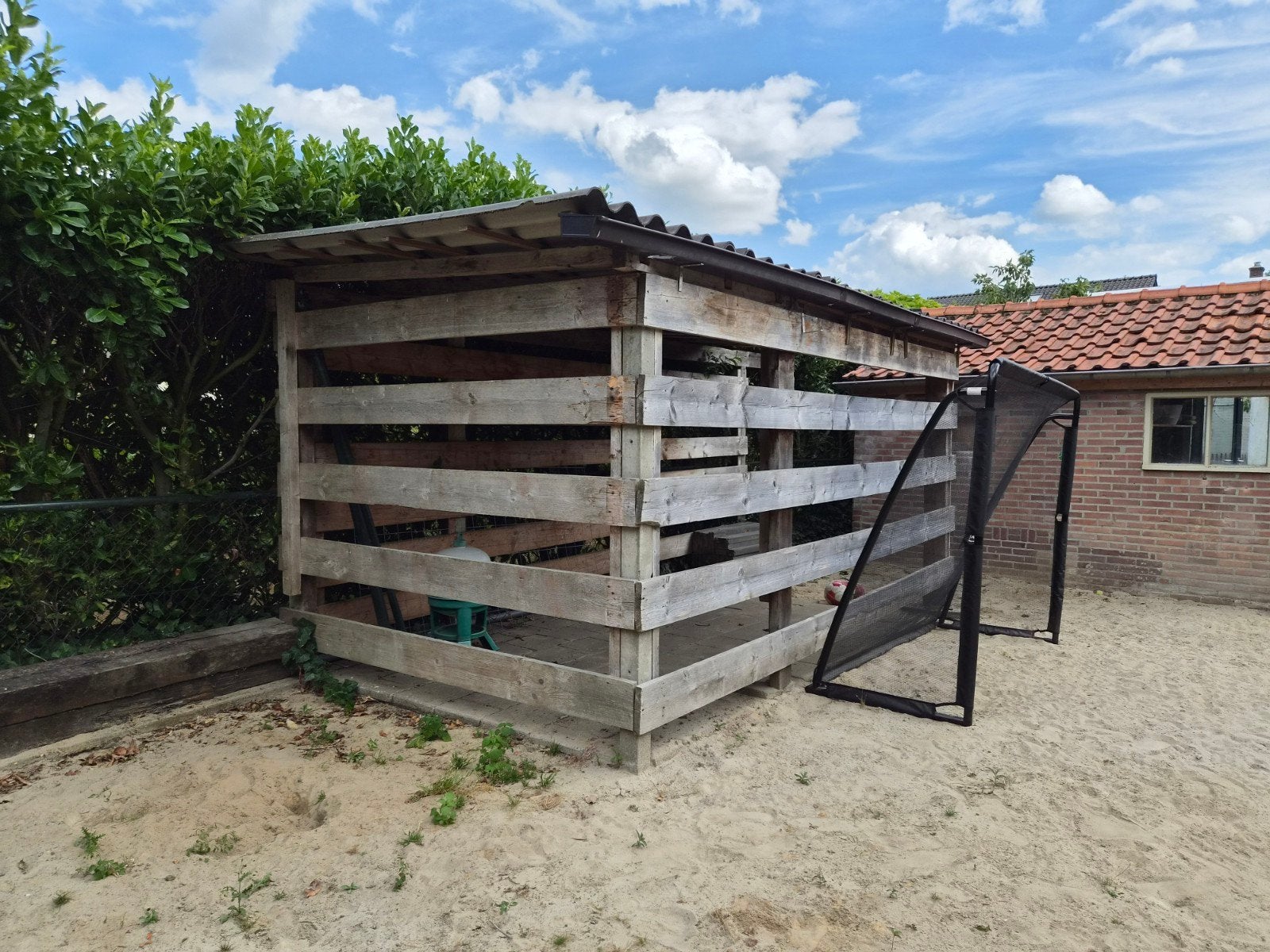 Steigerhouten schuilplaats/opslag met golfplaten dak, Ophalen of Verzenden, Gebruikt, Hout, Containerberging