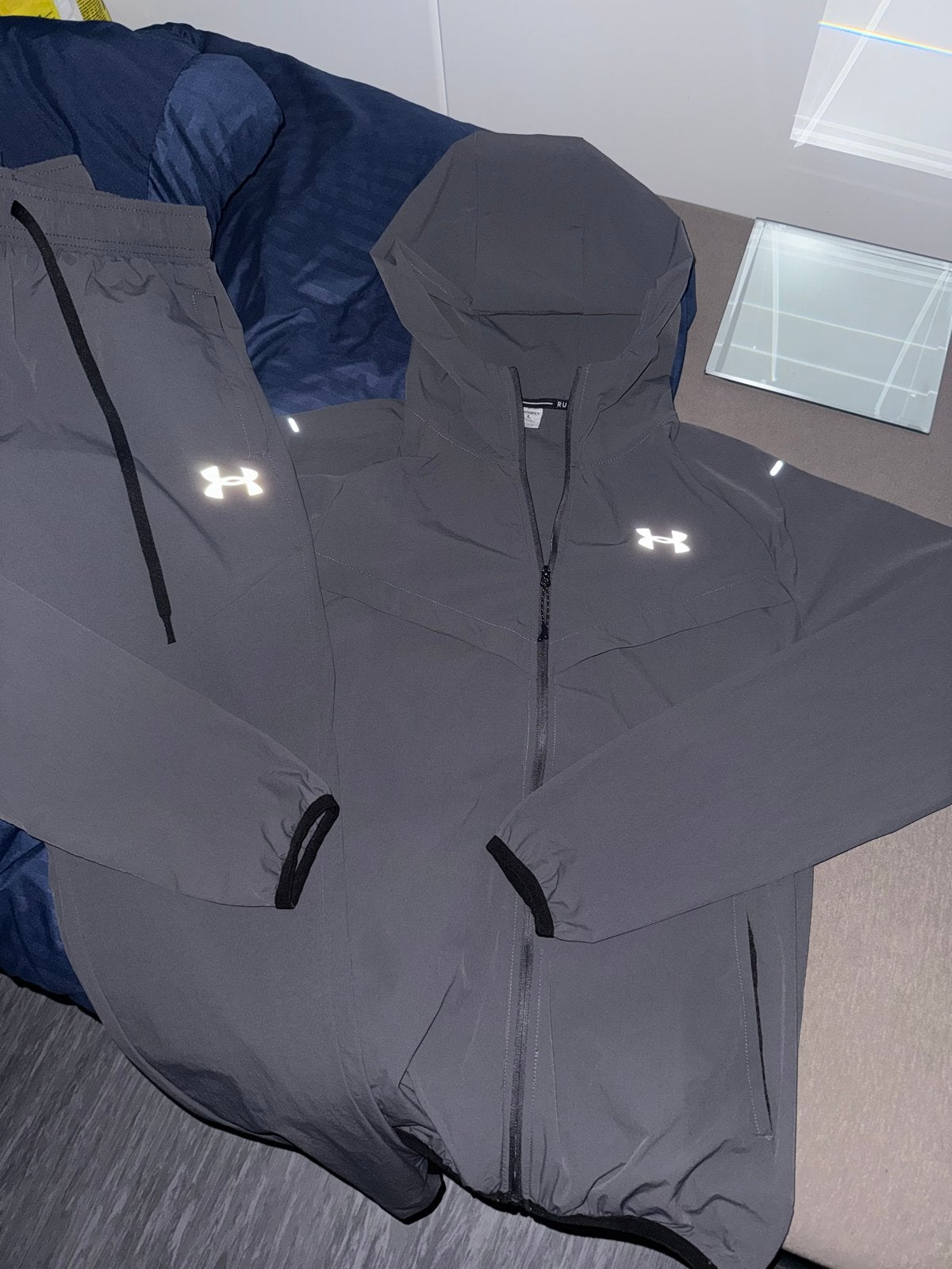 Nieuw Under Armour trainingspak - Grijs - Maat M, Ophalen, Maat 48/50 (M), Zo goed als nieuw, Grijs
