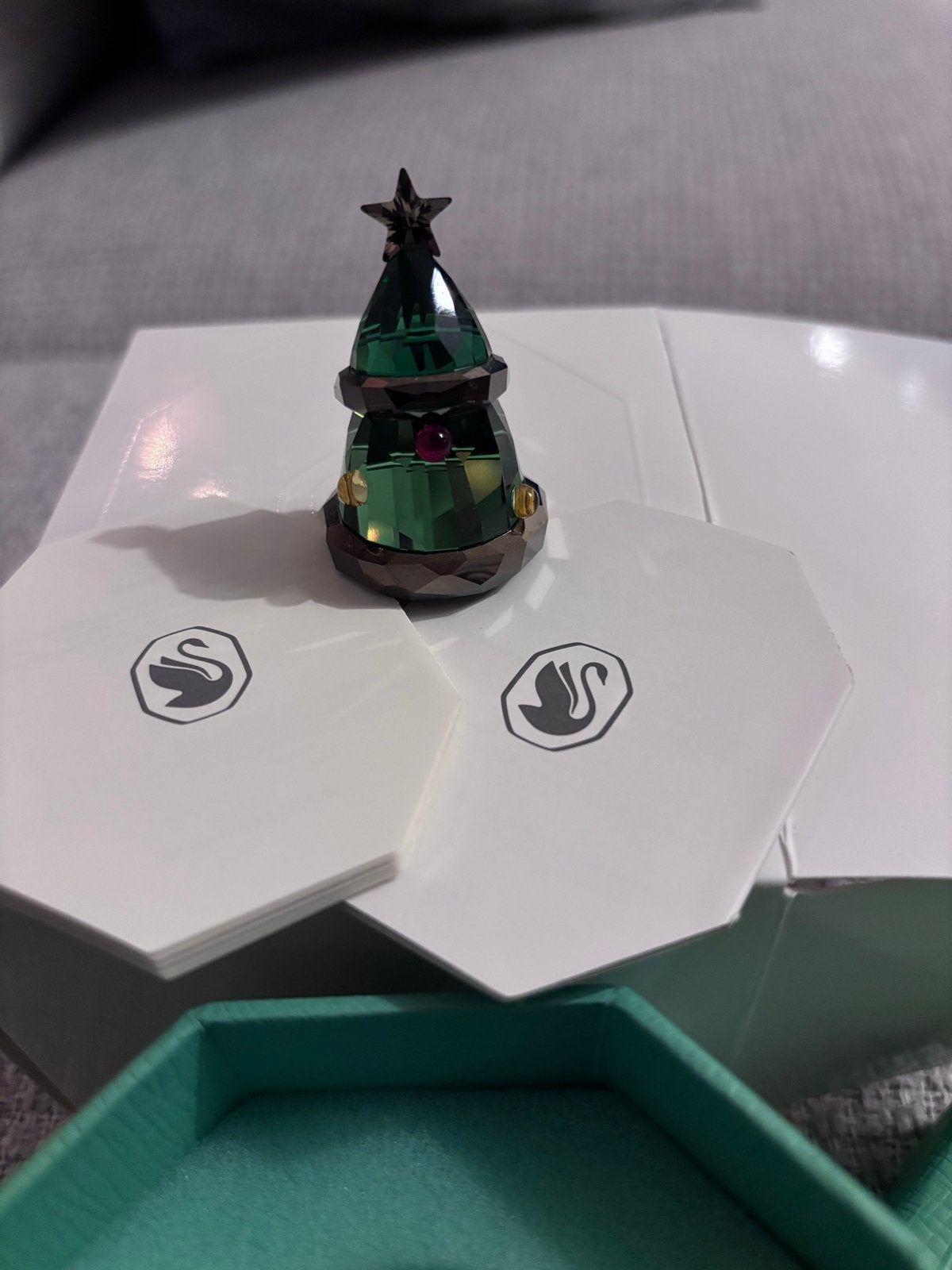 Swarovski Kerstboom Kristal Decoratie met Doosje, Verzamelen, Ophalen of Verzenden, Zo goed als nieuw, Figuurtje