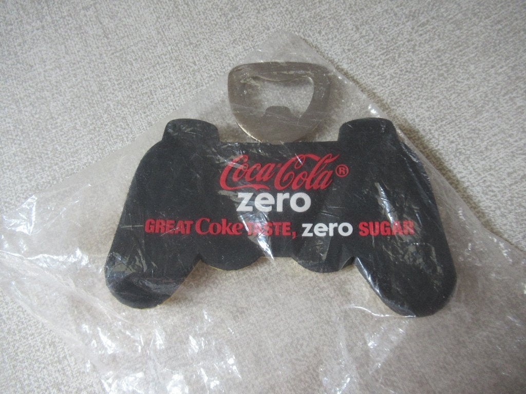 Coca COLA ZERO FLESOPENER, model - CONTROLLER / game mania, Ophalen of Verzenden, Nieuw, Gebruiksvoorwerp