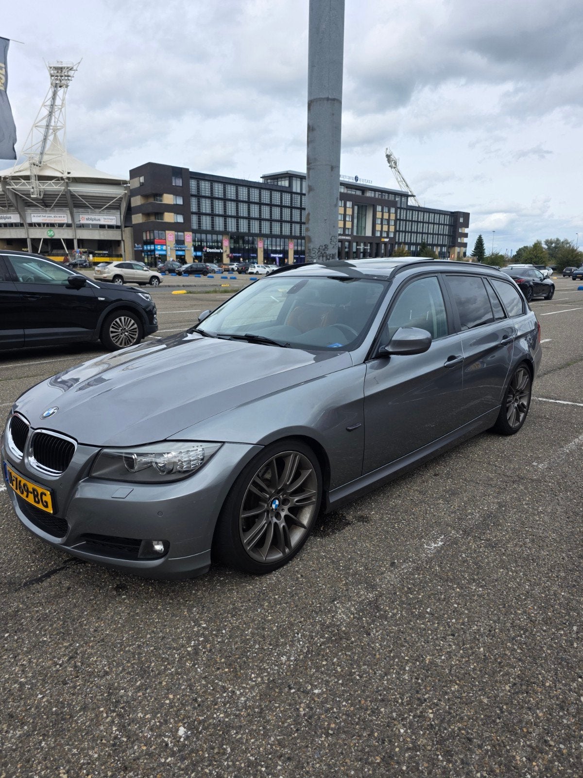 BMW 3-Serie 3.0 I 325 Touring AUT 2010 Grijs, 745 kg, Achterwielaandrijving, 2996 cc, Stationwagon