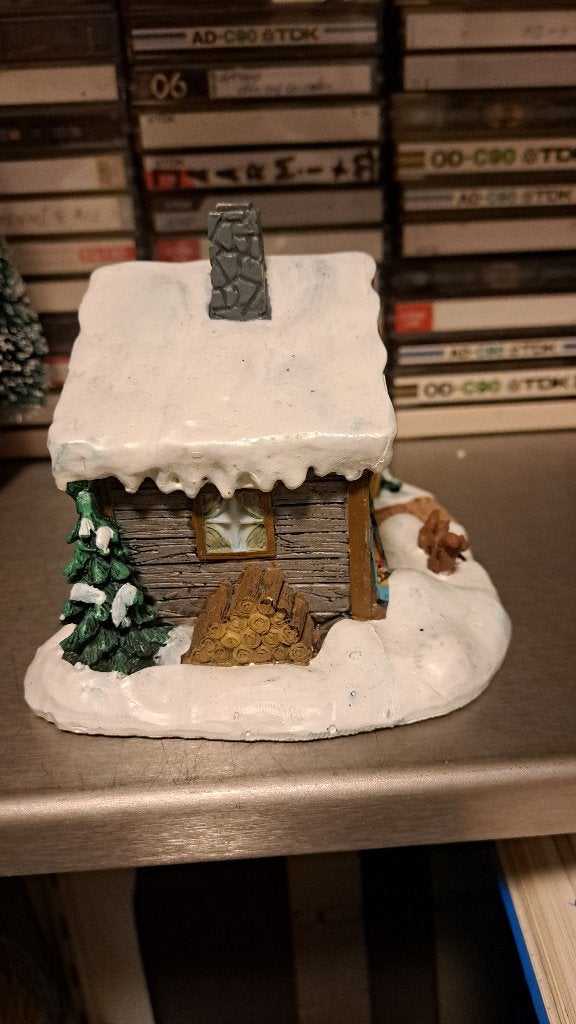 Lemax Pine Hill Warming Hut (Z262-118), Ophalen of Verzenden, Zo goed als nieuw