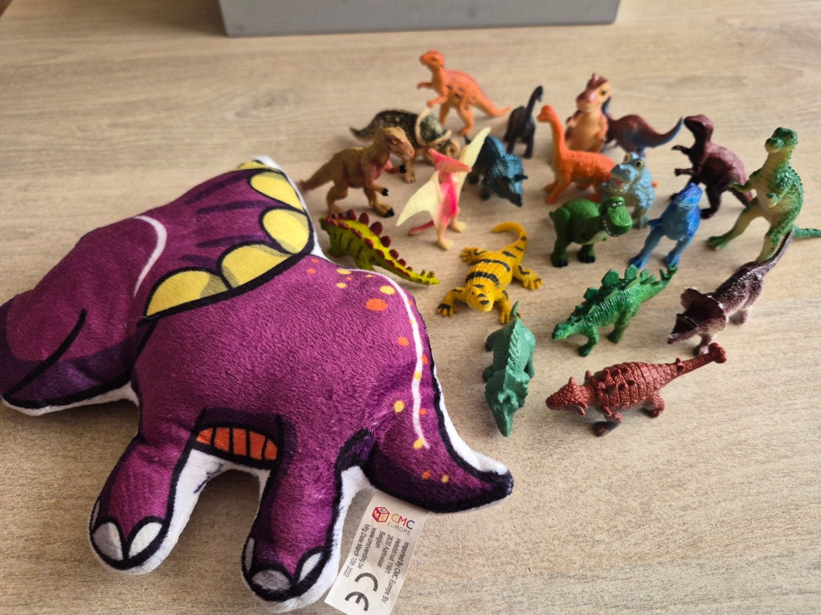 Dinosaurus/ dinodieren mini's en kussentje., Ophalen of Verzenden, Zo goed als nieuw