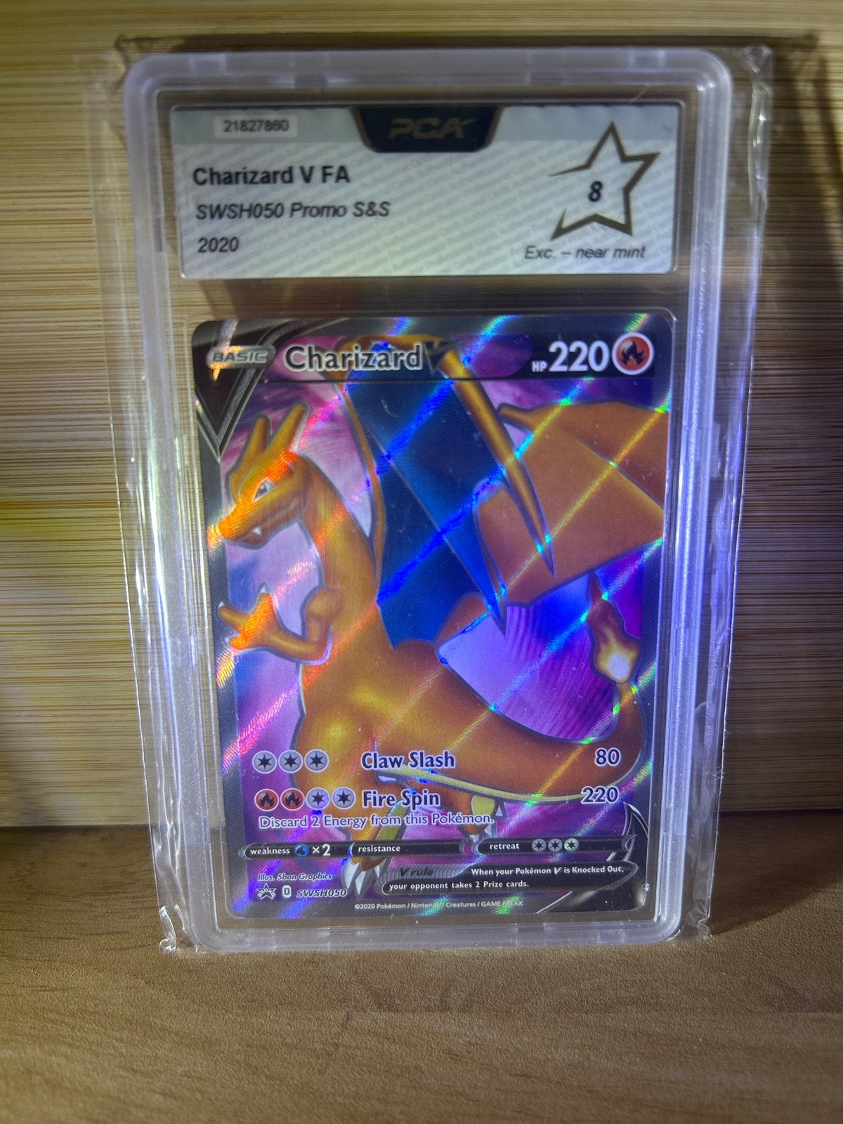 Charizard V SWSH050 Promo 2020 PCA 8, Hobby en Vrije tijd, Verzamelkaartspellen | Pokémon, Ophalen of Verzenden, Zo goed als nieuw