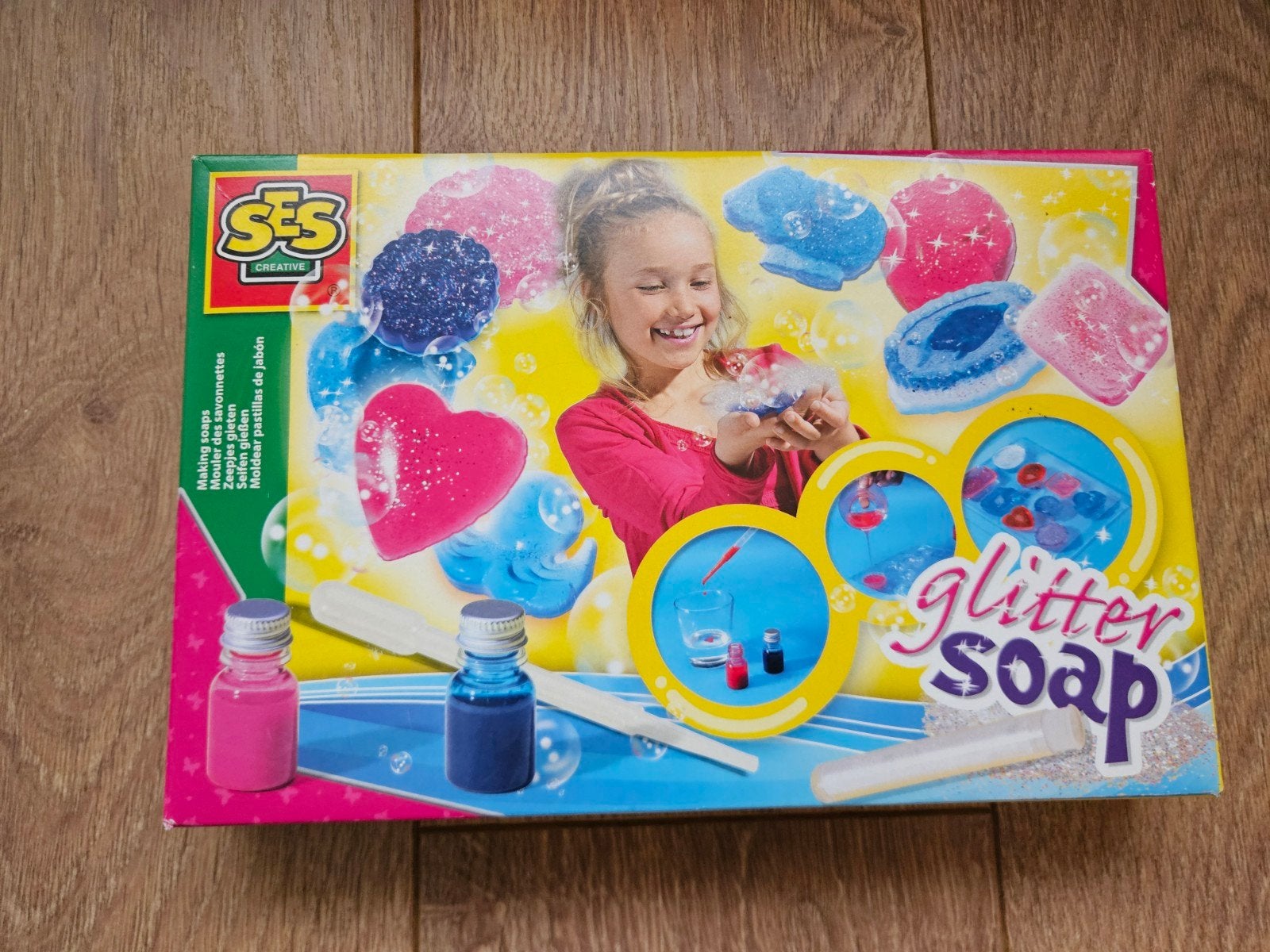 Glitter Soap: zelf zeep maken. Dicht in doos, Ophalen, Overige thema's, Overige typen, Nieuw