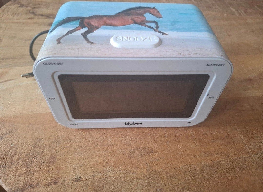 Bigben wekker radio met stekker en paarden opdruk, Ophalen of Verzenden, Zo goed als nieuw