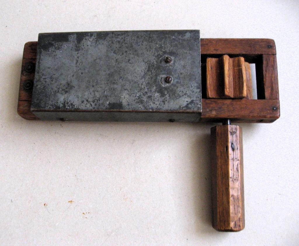 Grote eikenhouten ratel met zinken klankkast, Antiek en Kunst, Antiek | Gereedschap en Instrumenten, Ophalen of Verzenden