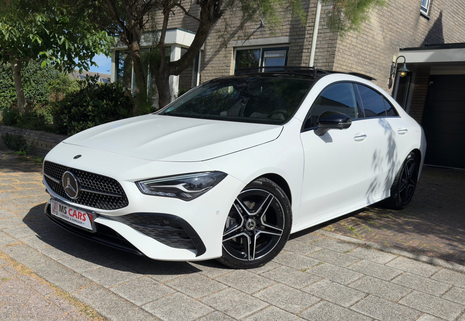 Mercedes Benz CLA Coupé/Pano/360 camera/keyless/Amg line, Auto's, Mercedes-Benz, CLA, Parkeerassistent, Euro 6, Alcantara