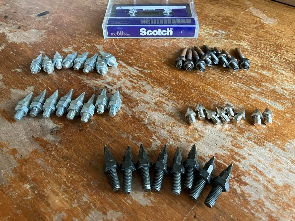 Sets van 8 spikes M5 bijv. voor B&W speakers, Audio, Tv en Foto, Overige merken, Gebruikt, Ophalen of Verzenden, 120 watt of meer